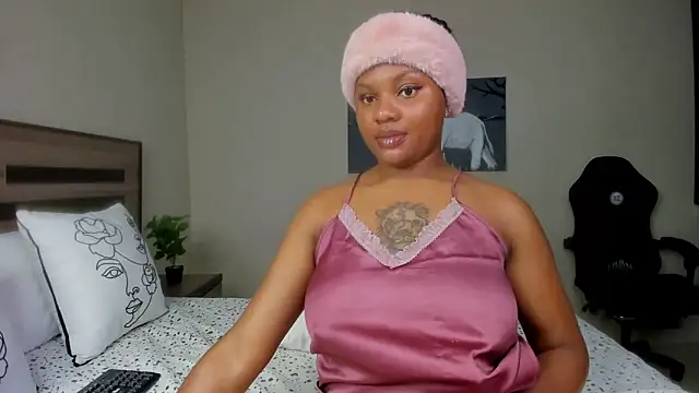 Snapshot of Renee-18 chatting on 02.02.25 Renee-18 online show from 02.02.25