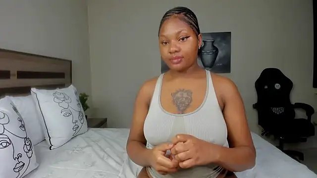 Snapshot of Renee-18 chatting on 02.11.25 Renee-18 online show from 02.11.25