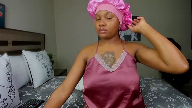 Snapshot of Renee-18 chatting on 02.15.25 Renee-18 online show from 02.15.25