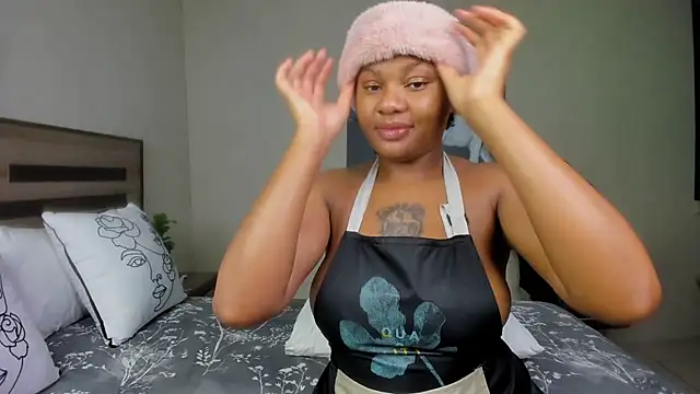 Snapshot of Renee-18 chatting on 02.19.25 Renee-18 online show from 02.19.25