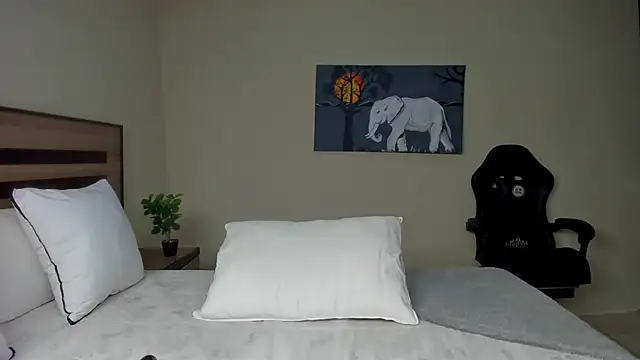 Snapshot of Renee-18 chatting on 09.15.25 Renee-18 online show from 09.15.25