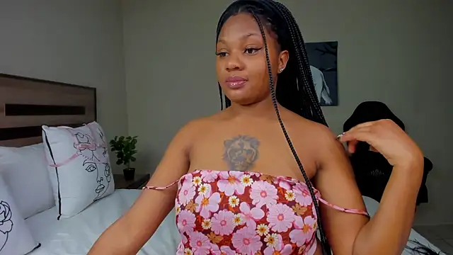 Snapshot of Renee-18 chatting on 09.17.25 Renee-18 online show from 09.17.25