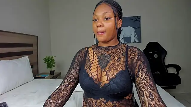 Snapshot of Renee-18 chatting on 09.24.25 Renee-18 online show from 09.24.25