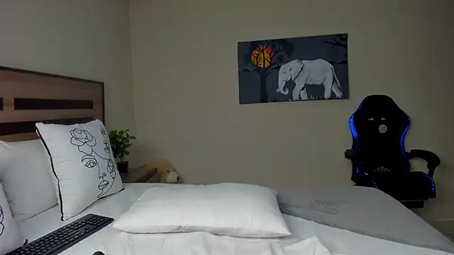 Snapshot of Renee-18 chatting on 10.02.25 Renee-18 online show from 10.02.25