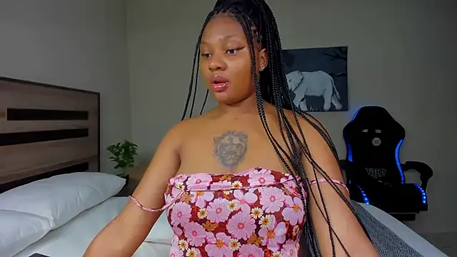 Snapshot of Renee-18 chatting on 11.14.25 Renee-18 online show from 11.14.25