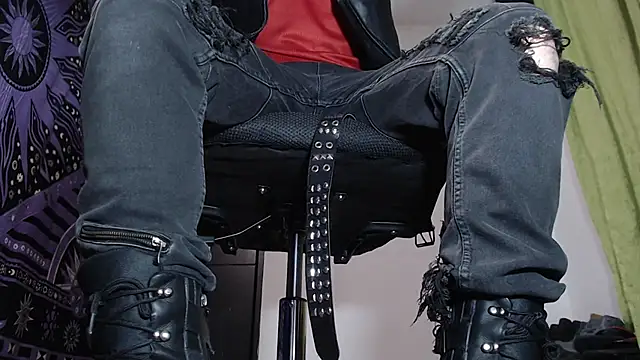 Snapshot of Dicaprioo_ chatting on 12.19.24 Dicaprioo online show from 12.19.24