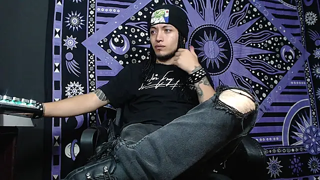 Snapshot of Dicaprioo_ chatting on 01.11.25 Dicaprioo online show from 01.11.25