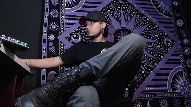 Snapshot of Dicaprioo_ chatting on 01.17.25 Dicaprioo online show from 01.17.25