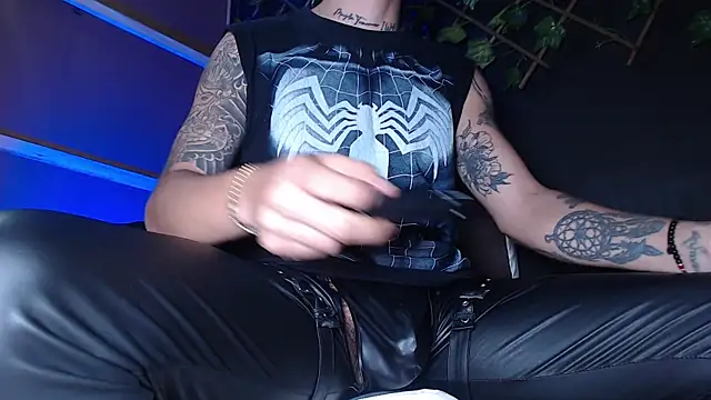 Snapshot of Dicaprioo_ chatting on 10.11.25 Dicaprioo online show from 10.11.25