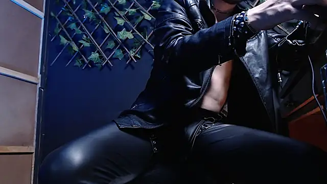 Snapshot of Dicaprioo_ chatting on 11.25.25 Dicaprioo online show from 11.25.25