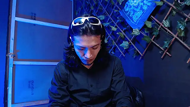 Snapshot of Dicaprioo_ chatting on 11.27.25 Dicaprioo online show from 11.27.25