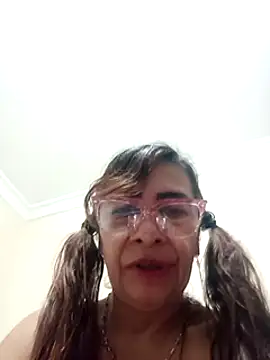 Snapshot of LITLESTAR chatting on 02.04.25 LITLESTAR online show from 02.04.25