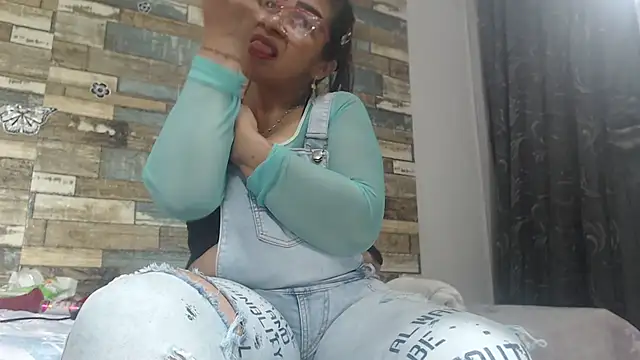 Snapshot of LITLESTAR chatting on 02.12.25 LITLESTAR online show from 02.12.25