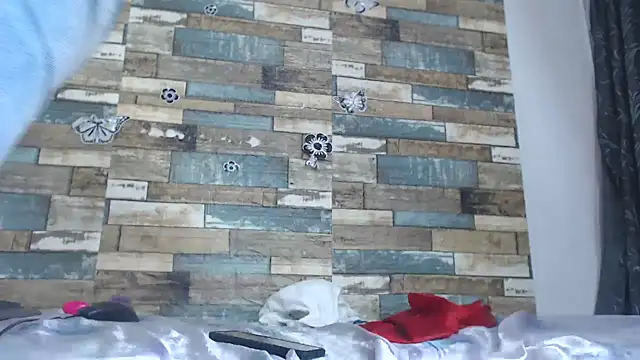 Snapshot of LITLESTAR chatting on 02.14.25 LITLESTAR online show from 02.14.25