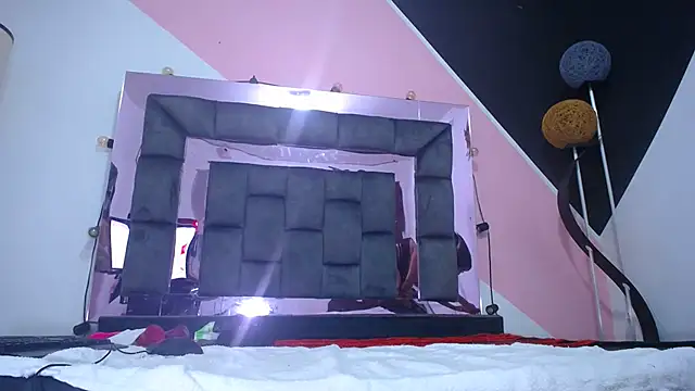 Snapshot of LITLESTAR chatting on 03.15.25 LITLESTAR online show from 03.15.25