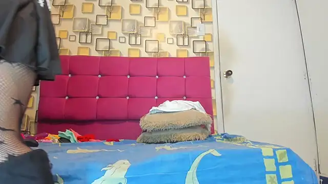 Snapshot of LITLESTAR chatting on 10.17.25 LITLESTAR online show from 10.17.25