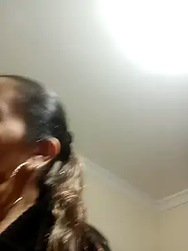 Snapshot of LITLESTAR chatting on 11.18.25 LITLESTAR online show from 11.18.25