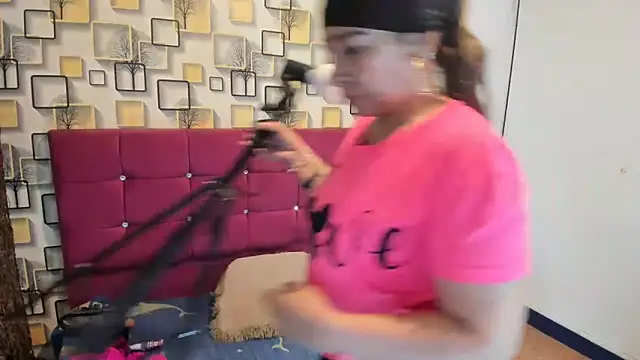 Snapshot of LITLESTAR chatting on 11.20.25 LITLESTAR online show from 11.20.25