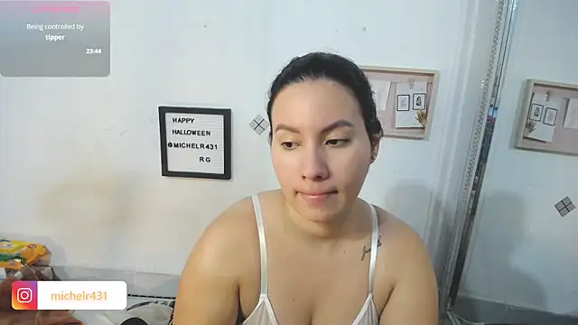 Mia  reys online show from 11.18.25