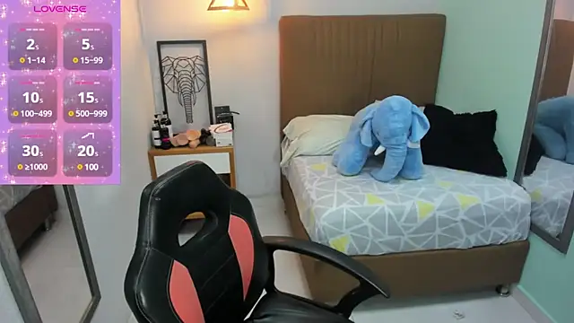 Snapshot of delilaquinn chatting on 01.13.25 delilaquinn online show from 01.13.25