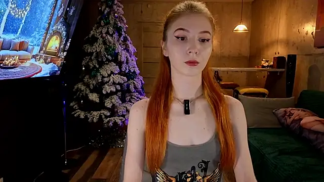 Snapshot of izi-fox chatting on 12.21.24 izi-fox online show from 12.21.24