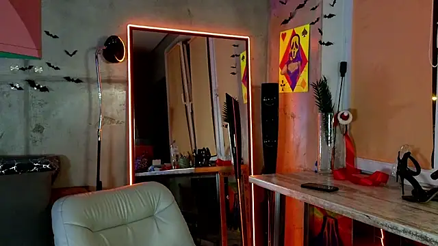 Snapshot of izi-fox chatting on 01.24.25 izi-fox online show from 01.24.25