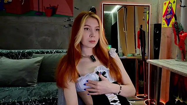 Snapshot of izi-fox chatting on 01.31.25 izi-fox online show from 01.31.25