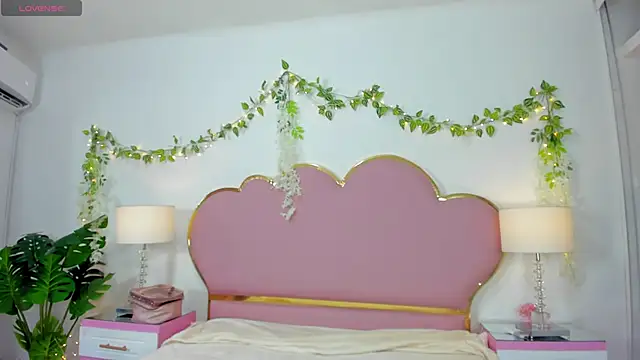 EmmaCrush online show from 09.28.25