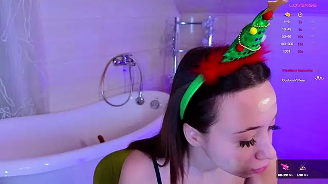 Snapshot of Hayle_Hill chatting on 12.27.24 Hayle Hill online show from 12.27.24