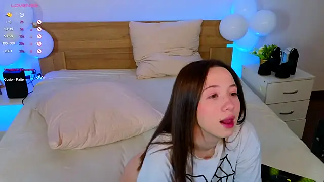 Snapshot of Hayle_Hill chatting on 02.24.25 Hayle Hill online show from 02.24.25