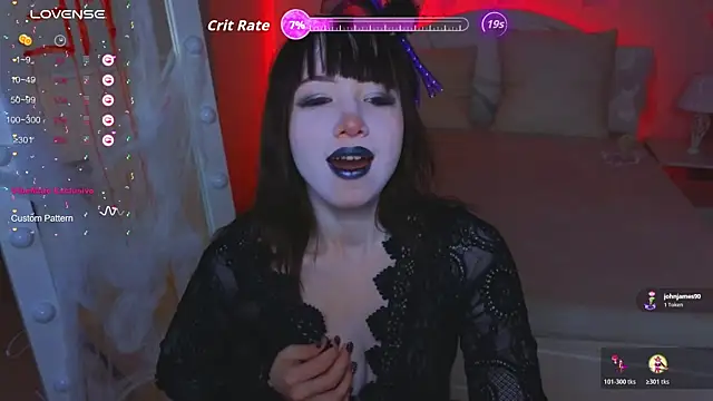 Snapshot of Hayle_Hill chatting on 10.19.25 Hayle Hill online show from 10.19.25