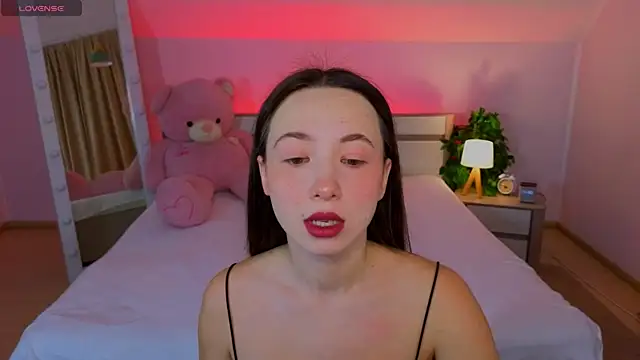 Snapshot of Hayle_Hill chatting on 11.17.25 Hayle Hill online show from 11.17.25