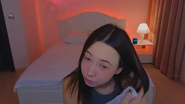 Snapshot of Hayle_Hill chatting on 11.18.25 Hayle Hill online show from 11.18.25