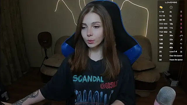 Snapshot of Kami_kam chatting on 03.19.25 Kami kam online show from 03.19.25