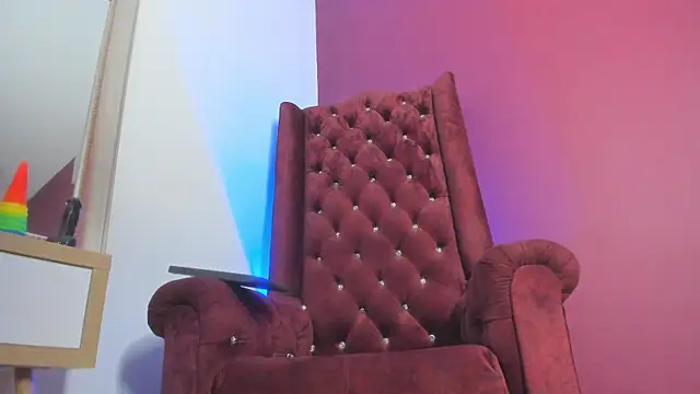 Snapshot of Sarah_Mistress_ chatting on 12.31.24 Sarah Mistress online show from 12.31.24