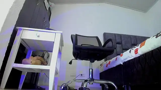 Snapshot of Sarah_Mistress_ chatting on 03.25.26 Sarah Mistress online show from 03.25.26