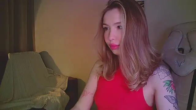Snapshot of mia_raspberrie chatting on 04.13.26 mia raspberrie online show from 04.13.26