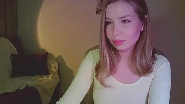 Snapshot of mia_raspberrie chatting on 04.28.26 mia raspberrie online show from 04.28.26