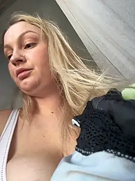 Teya moon  online show from 12.21.24