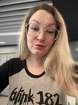 Teya moon  online show from 02.20.25