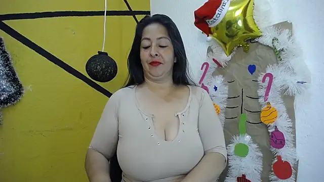 Snapshot of Catalina_JH chatting on 12.07.24 Catalina JH online show from 12.07.24