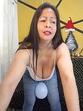 Snapshot of Catalina_JH chatting on 12.11.24 Catalina JH online show from 12.11.24