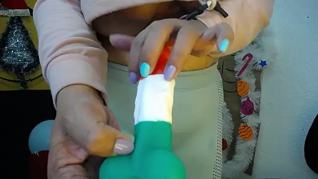 Snapshot of Catalina_JH chatting on 12.19.24 Catalina JH online show from 12.19.24