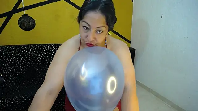 Snapshot of Catalina_JH chatting on 01.04.25 Catalina JH online show from 01.04.25