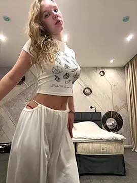 Snapshot of Ketitull chatting on 09.10.25 Ketitull online show from 09.10.25