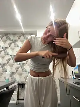 Snapshot of Ketitull chatting on 09.29.25 Ketitull online show from 09.29.25