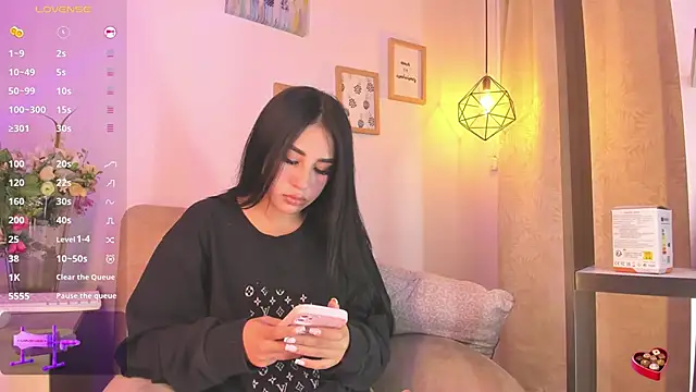 Chanttall  online show from 02.20.25