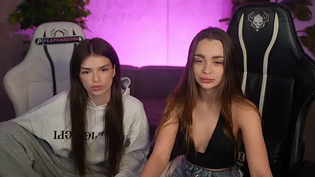 Snapshot of Lana_Pulse chatting on 04.01.26 Lana Pulse online show from 04.01.26