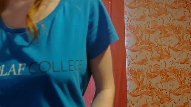 strawberrysmoothie online show from 12.25.24