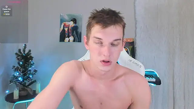 Snapshot of 4ever_dude chatting on 12.12.24 4ever dude online show from 12.12.24